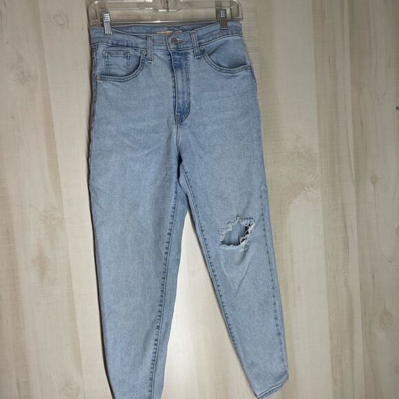 Levi’s high rise mom jeans light wash distressed, size 27 - Picture 2 of 16